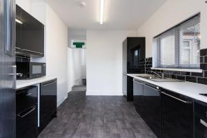 Centrally Located Flat Sleeps 4 King and Sofabed