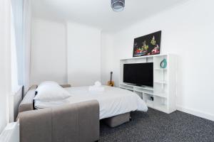 Centrally Located Flat Sleeps 4 King and Sofabed