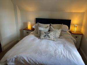 Little Hog Cottage, cosy seaside hideaway