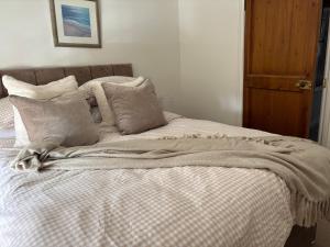 Little Hog Cottage, cosy seaside hideaway