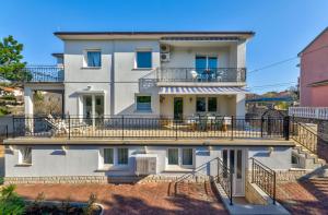 Seaside Villa by JR City Apartments