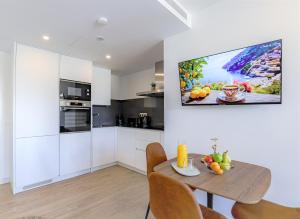 Free Lagoon Access, Gym, Sauna, AC, Parking, Pets OK