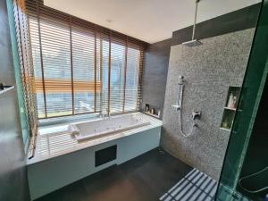 Luxury Villa with Panoramic Seaview, Private Pool