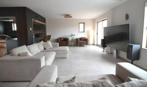 Envia Golf Villa with private Pool, Garden and Cinema