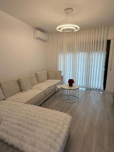 Modern 2-Bedroom Apartment on the Big Ring Road