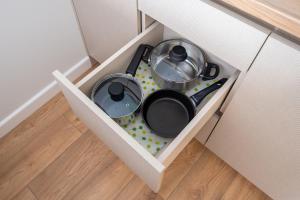 New Designer Old Town studio, TV, Work desk with monitor, AC, Security