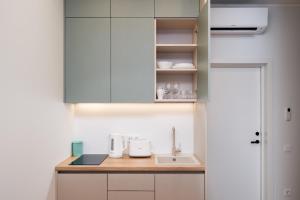 New Designer Old Town studio, TV, Work desk with monitor, AC, Security