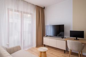 New Designer Old Town studio, TV, Work desk with monitor, AC, Security