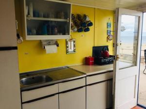 Comfy Holiday Home & Beach Hut