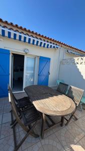 Beautiful Beach Studio with Parking!