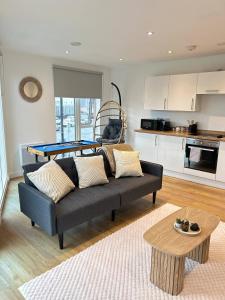 Spacious MCR Apartment - Gym - Terrace - Games Room - Free Secured Parking