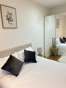 Spacious MCR Apartment - Gym - Terrace - Games Room - Free Secured Parking