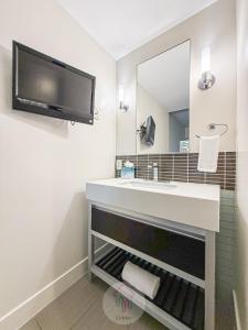 Cozy 2BR Loft in a Vibrant Complex - 107 - GL