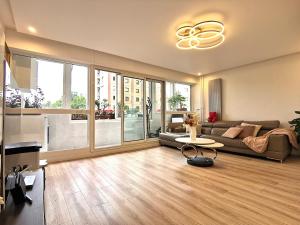 Beautiful renovated and modern apartment, 3 bedrooms with elevator