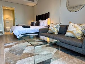 Luxury 1 Bed on 19 floor with Balcony Pool & Gym at 16on Bree St Near CTICC & V&A City & Table Mountain Views