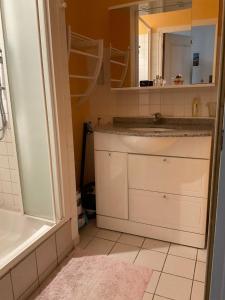 Grand T2 Côte de granit rose plages et commerces à proximité