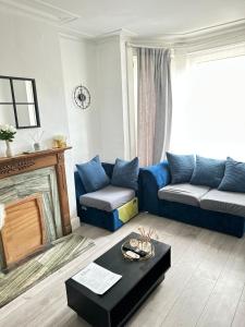 Four Bed House with Garden and Parking in the city centre