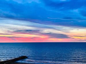 Beachfront Apartment - Pool - Jacuzzi - Wi-Fi