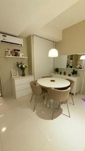 Best Value-Beautiful 1BR in the Heart of Makati w WiFi, washer-dryer, pool & gym