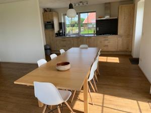 Holiday home at the edge of Frisian lake