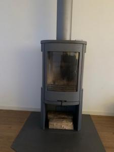 Holiday home at the edge of Frisian lake