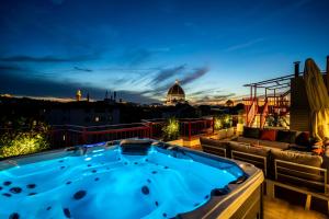 Luxury Florence Penthouse with Rooftop Terrace
