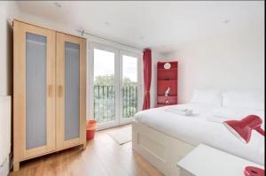 Modern 2-Bed Flat in Ealing Broadway