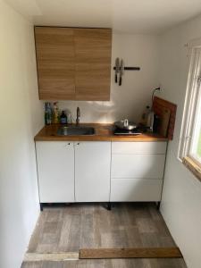 Cozy cottage in the woods near lake & sauna