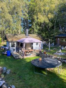 Cozy cottage in the woods near lake & sauna