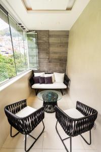 Apê em Copa com Varanda e Churrasqueira