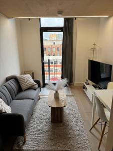 Sky Duplex - Central Manchester - Balcony, Terrace Local Attractions Parking
