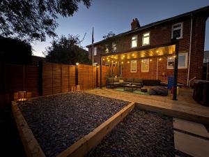 Urban Escape Entire Apartment Near Uni and Hospital