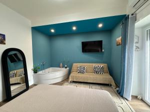 Jacuzzi-Garden Double EnSuite WiFi AC Near Metro