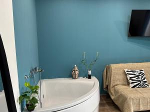 Jacuzzi-Garden Double EnSuite WiFi AC Near Metro