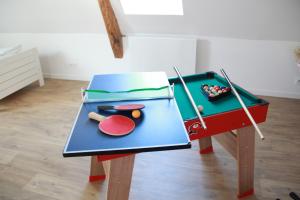 Maison tuffeau classée 3 étoiles - billard, jeux & jardin
