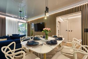 Golden Hour Apartments- Matejki 17