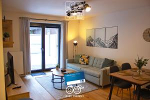 ENJOYHARRACHOV Atraktivní klidné studio 3 v centru Harrachova s parkováním, velkou terasou, Wifi-WLAN, SAT zdarma, možností dobíjení auta, výhledem do zahrady a na romantický kostelík jen 150m od lanovky - 3hvězdičkové hotely ve městě Harrachov