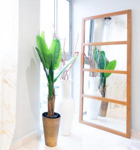 City Center, 2-BR Suite close to Shops, Restaurants, Bars and More