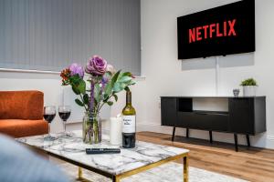 Stylish 2BR 2BA Flat in Gravesend Sleeps 4