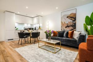 Stylish 2BR 2BA Flat in Gravesend Sleeps 4