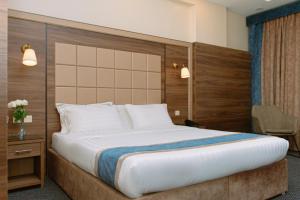 غصن الباسقة