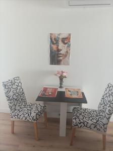 T2 Cosy, agréable fonctionnel et douillet, 1 lit 140 et un BZ , Wifi gratuit, boîte à clés, proche commerces et gare routière