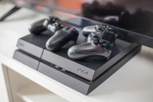 SUN APARTMENT - 3 bedrooms, priv parking, pool, AC, tv channels, fibre net