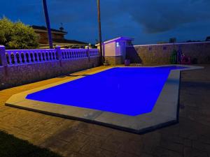 Villa Loli, Chalet con piscina, cerca de la playa y la ciudad