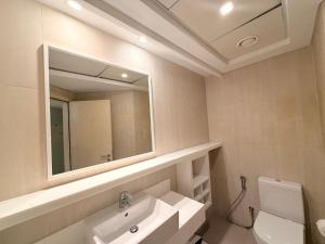 Beachfront Luxury Penthouse at The Walk JBR next to Bluewaters Island - 2BR & Maids Room