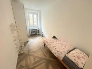 Prisma Suite, A stones throw from the station