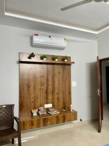 Private Room in Peaceful Shared Flat Attached Washroom