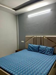 Private Room in Peaceful Shared Flat Attached Washroom