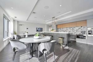 Central 1BR Apartment Assembly Square Pool Gym Parking Sleep 5