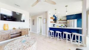 Modern Waterfront Escape with a Deck & BBQ Grill